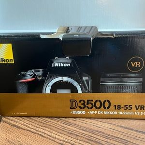 Nikon D3500 18-55 VR Kit NIB